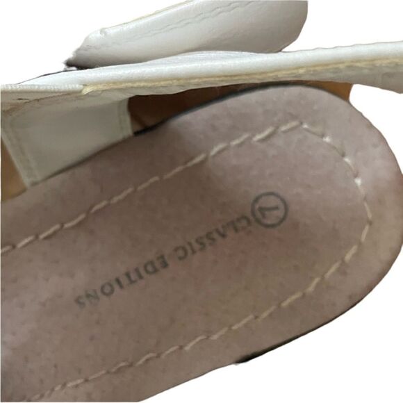 3 for $30! Used white sandals made by classic edition - Picture 3 of 6